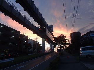 モノレールと夕焼け